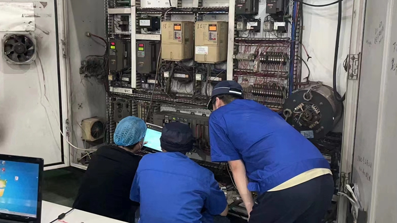 爭(zhēng)分奪秒攻難題 上下齊心保運(yùn)轉(zhuǎn)&mdash;&mdash;記新光公司包材事業(yè)部巴頓機(jī)搶修