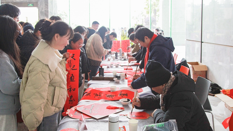 &ldquo;同心筑夢 福滿浙農(nóng)&rdquo;迎新春送春聯(lián)活動(dòng)在浙農(nóng)科創(chuàng)園舉辦